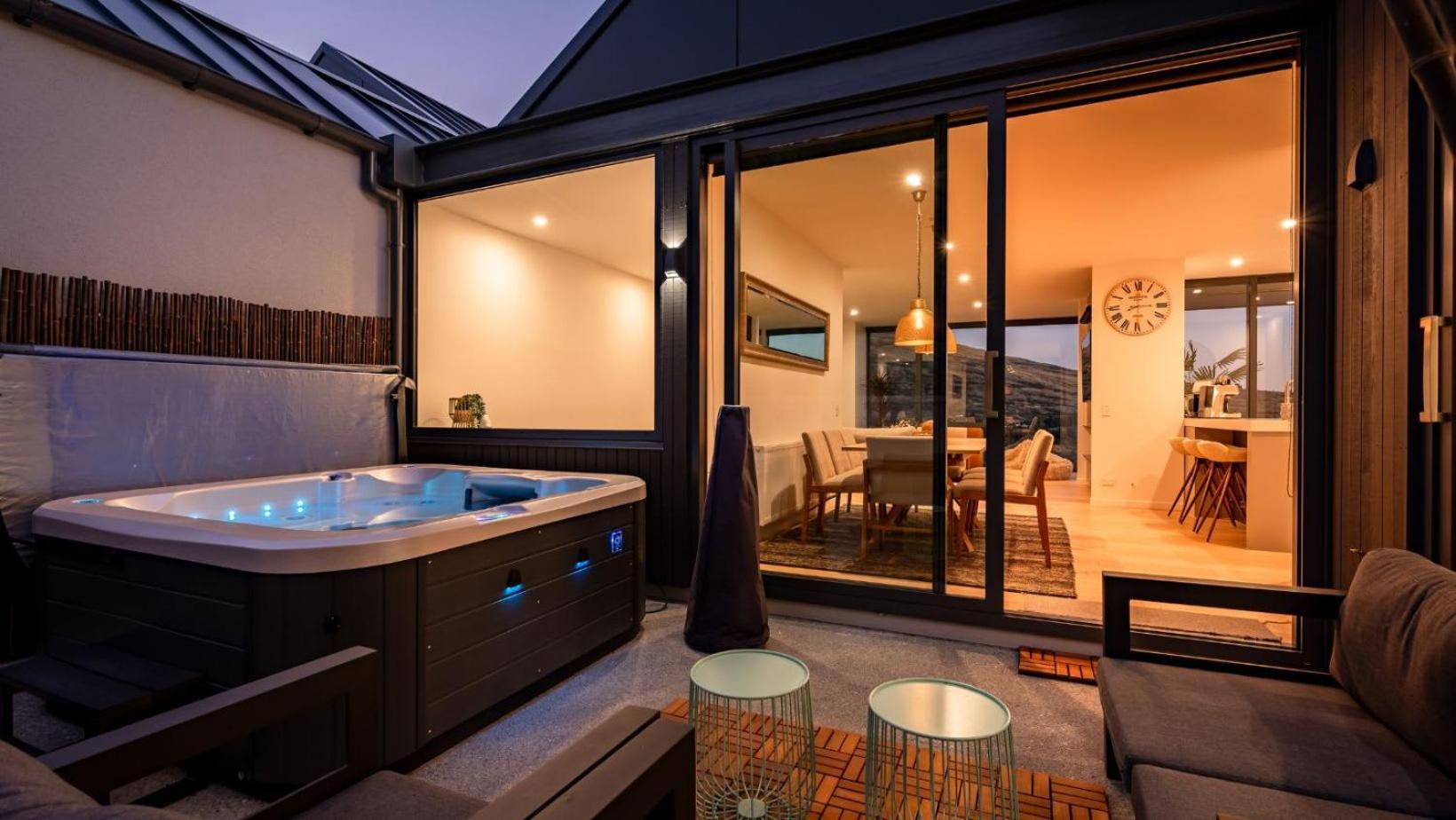 The Tiers- Hot Tub- Ac- Bbq- Free Parking Villa Queenstown Exteriör bild